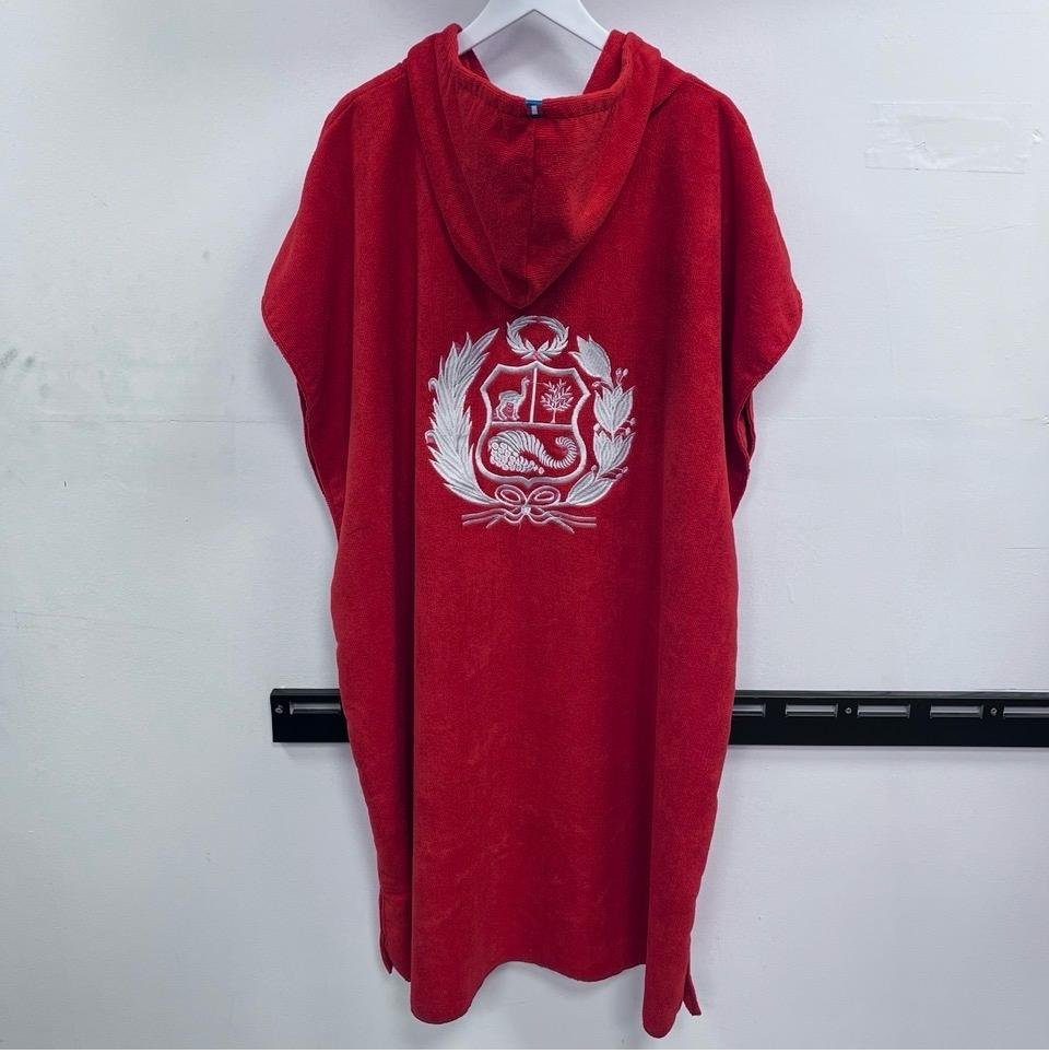 ESCUDO ROJO ADULTO ML UNISEX