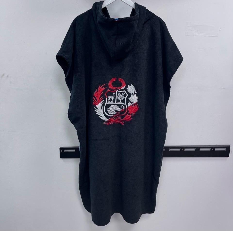 ESCUDO NEGRO ADULTO ML UNISEX